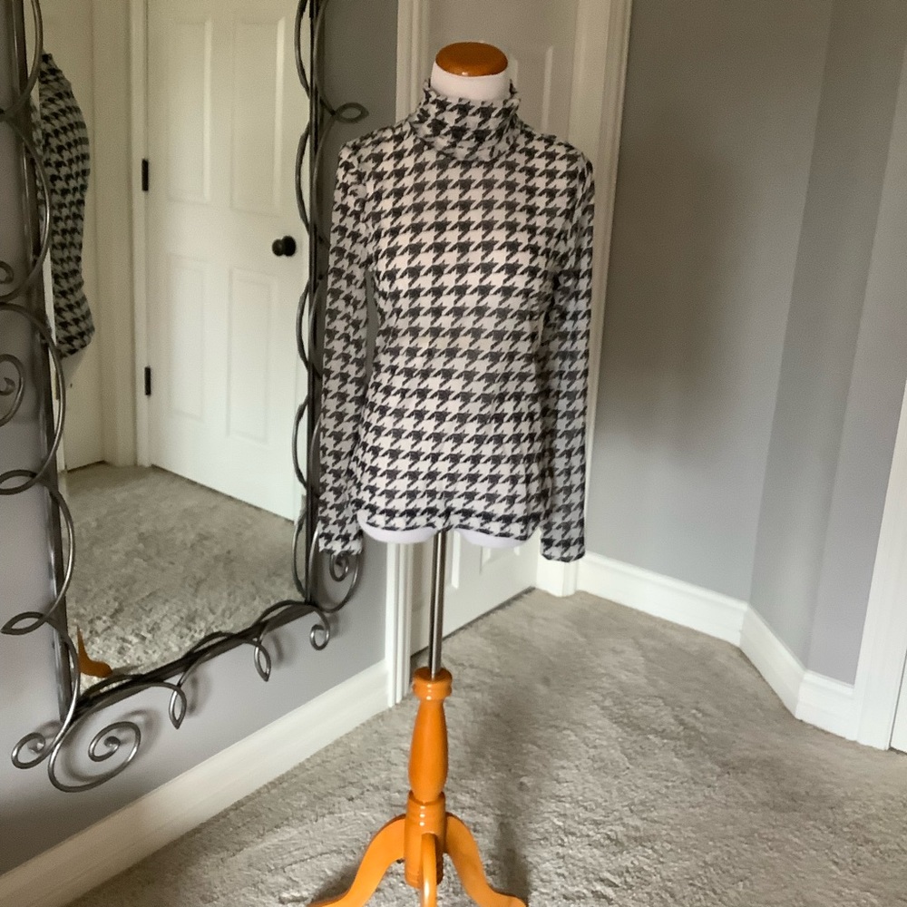 Oh-So-Sheer Houndstooth Top